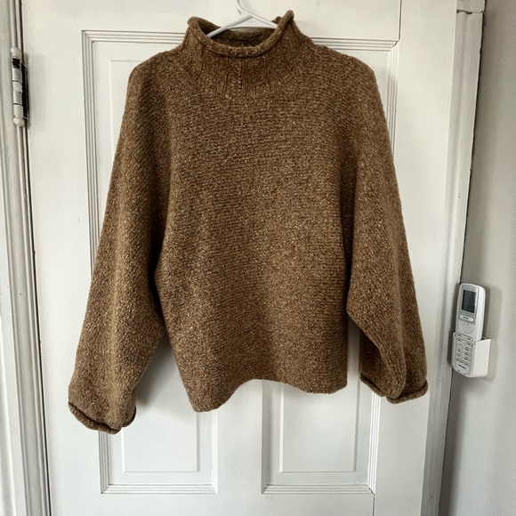 Cropped grey sweater! - Picture 3 of 3